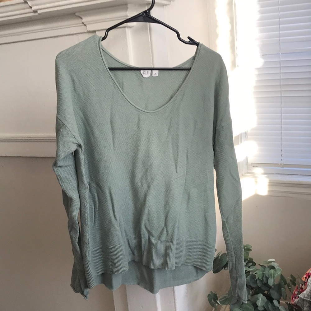 Gap sweater